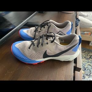 - Nike shose for men size 10.5 color gray white